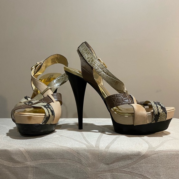 Sandals - Picture 3 of 6